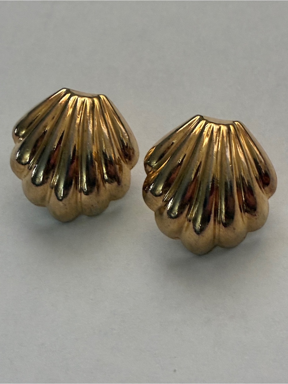 Monet vintage Gold Shell-Style Clip Earrings